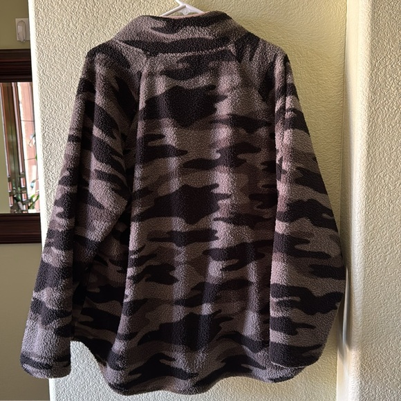 Warm and cozy pullover jacket. Size 2x. Worn once. - Picture 2 of 4